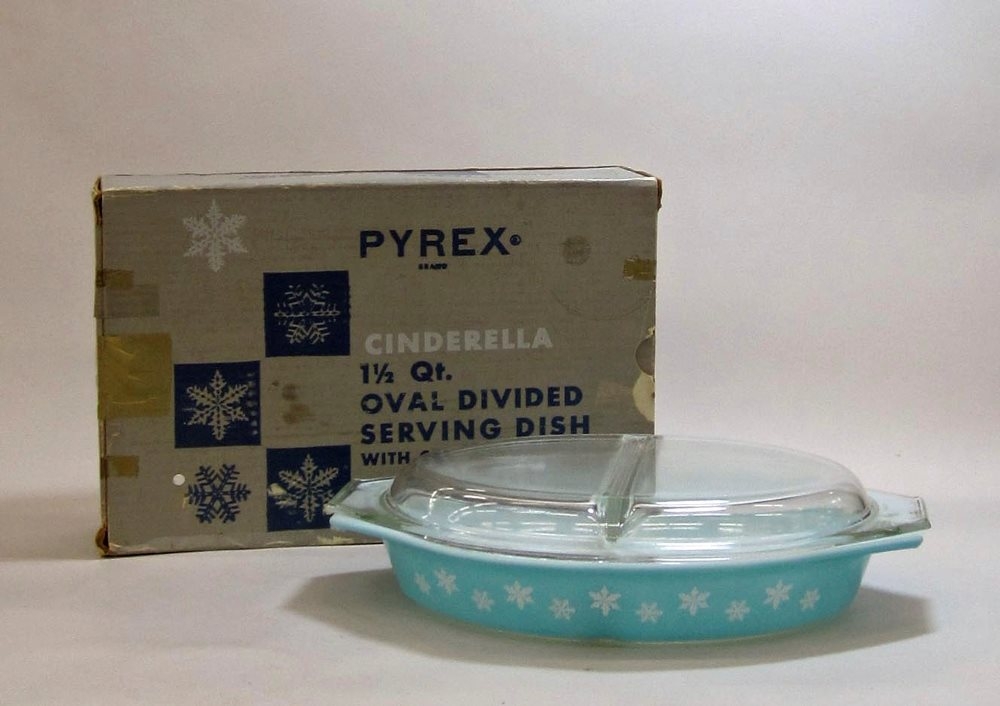 Pyrex “Snowflake” Cinderella 1-1/2 Quart Oval Divided Casserole with Lid in Original Box