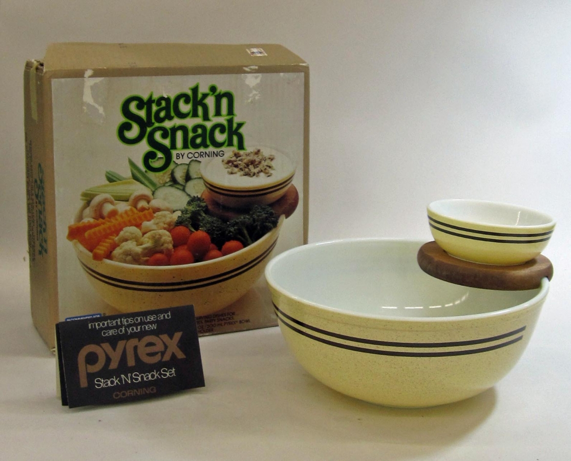 Pyrex Stack 'n Snack in Original Box