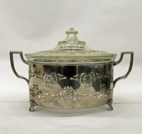 Engraved Pyrex Casserole with Lid and Holder