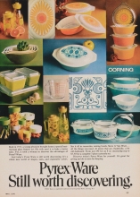 Advertisement features assortment of Pyrex ware patterns in yellow and orange, lime green, and blue. Patterns include Horizon, Daisy, and Verdé. A clear measuring cup is featured near the center. Casseroles, mixing bowls, Store ’n See ware, refrigerator 