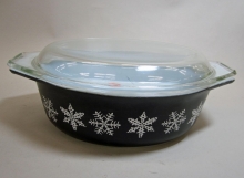 Pyrex Black Snowflake Divided Dish With Lid 